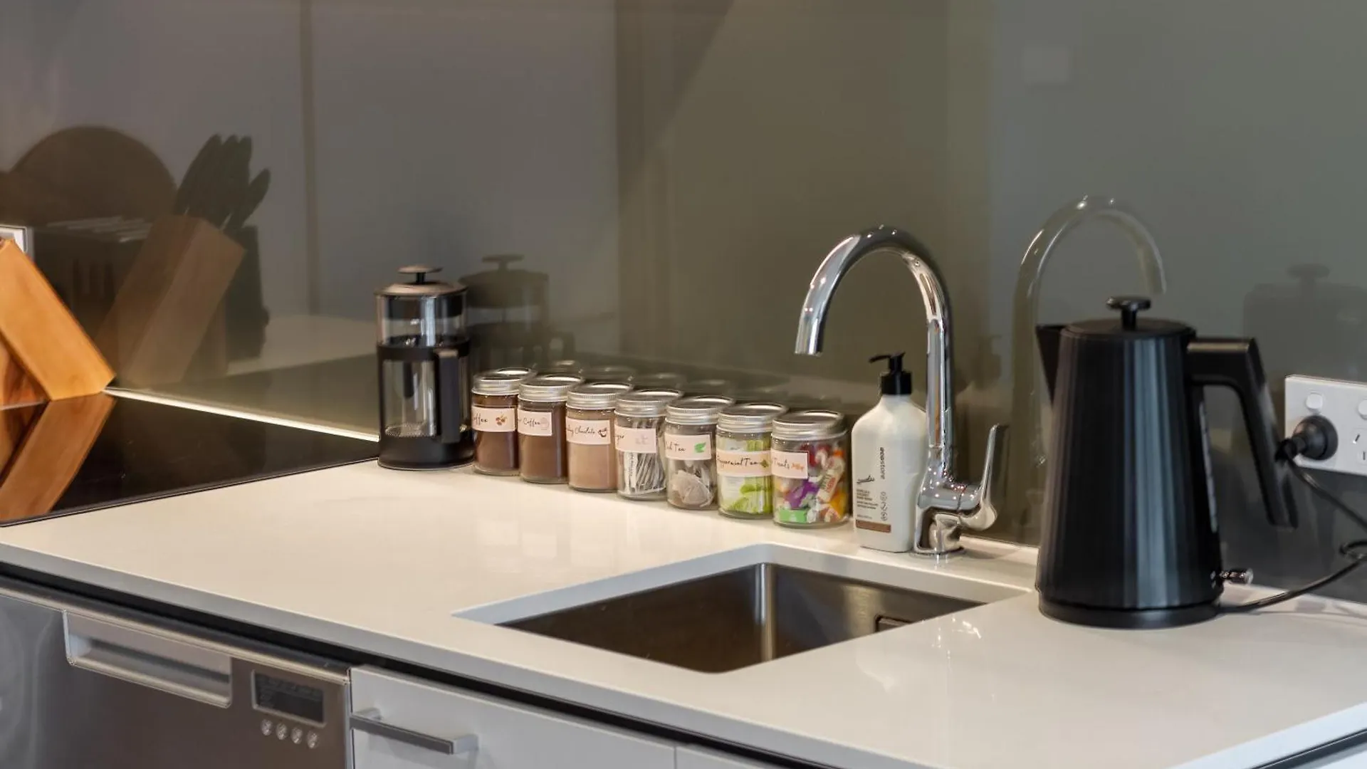 Serene 2 Bed Cbd Retreat 基督城 公寓
